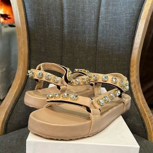 Mystique Nude/Clear Sandal sz 7